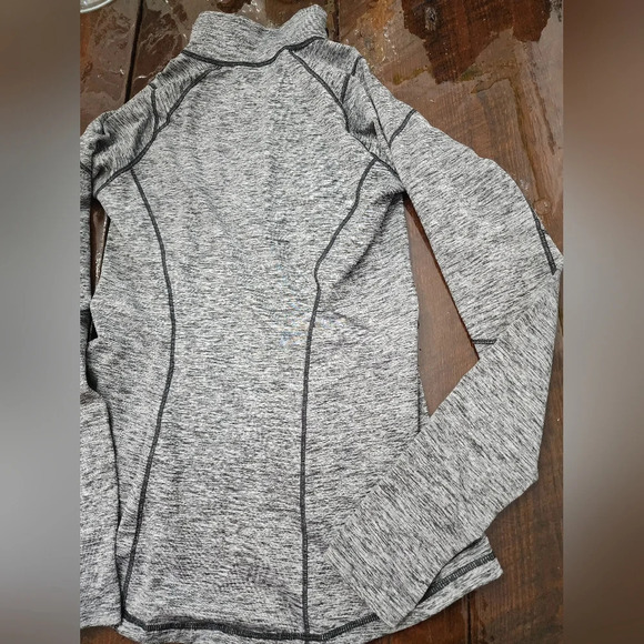 👕 Reebok 1/4 zip shirt size M in Heather gray - Picture 8 of 13